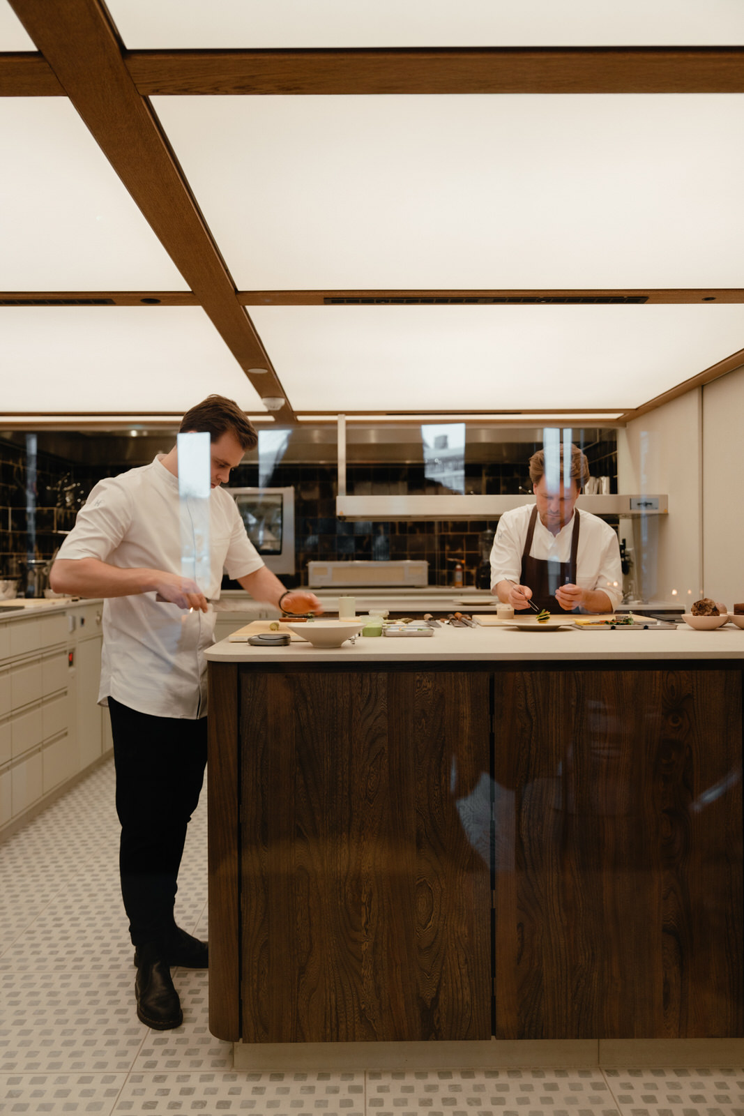 Restaurant Flore in Amsterdam – conscious fine dining with seasonal and sustainable ingredients.
